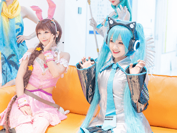 <b>動(dòng)漫社同學(xué)們漂亮的cosplay變裝表演</b>
