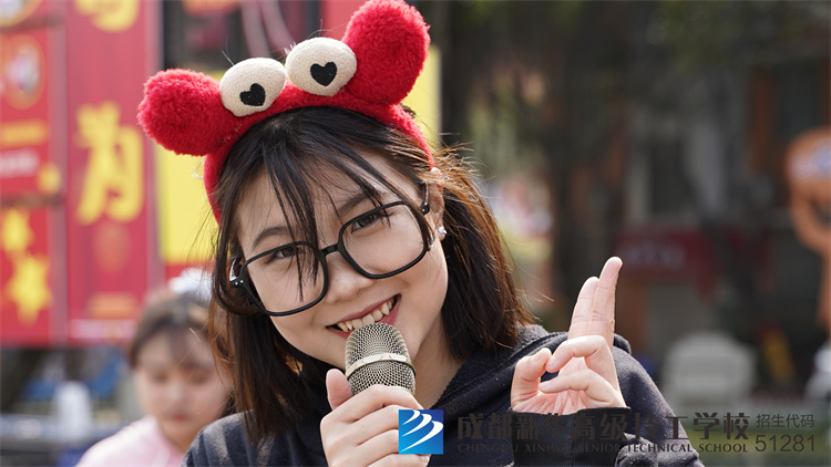 學校音樂社同學表演