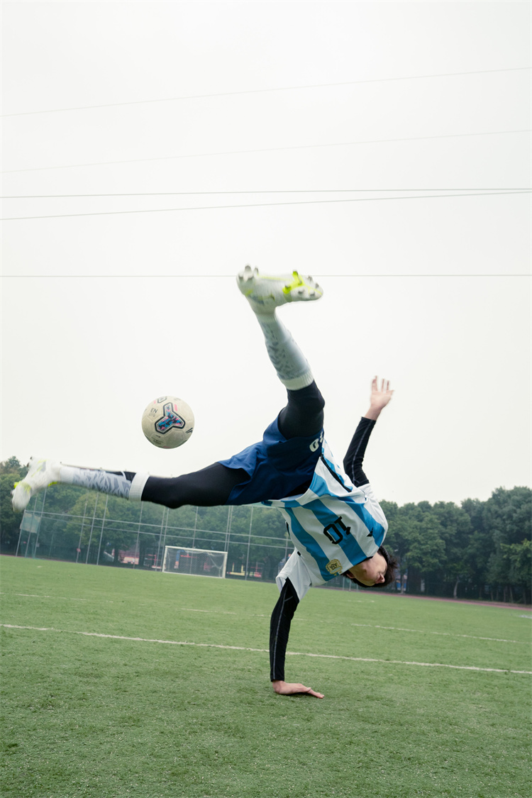 足球社明星球員的炫技時刻