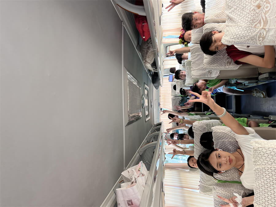 成都新華高級技工學校新生夏令營拓展