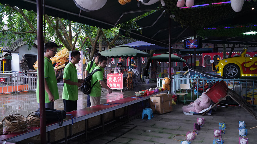 成都新華高級技工學校新生夏令營拓展