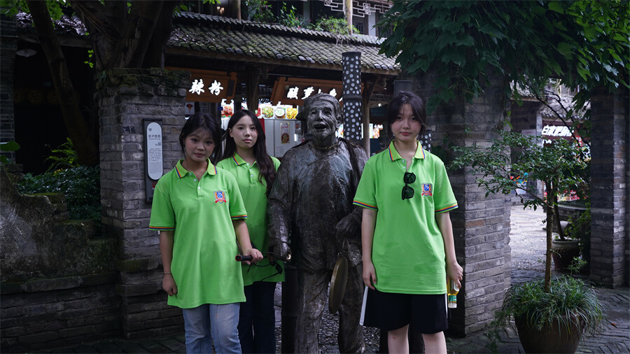 成都新華高級技工學校新生夏令營拓展