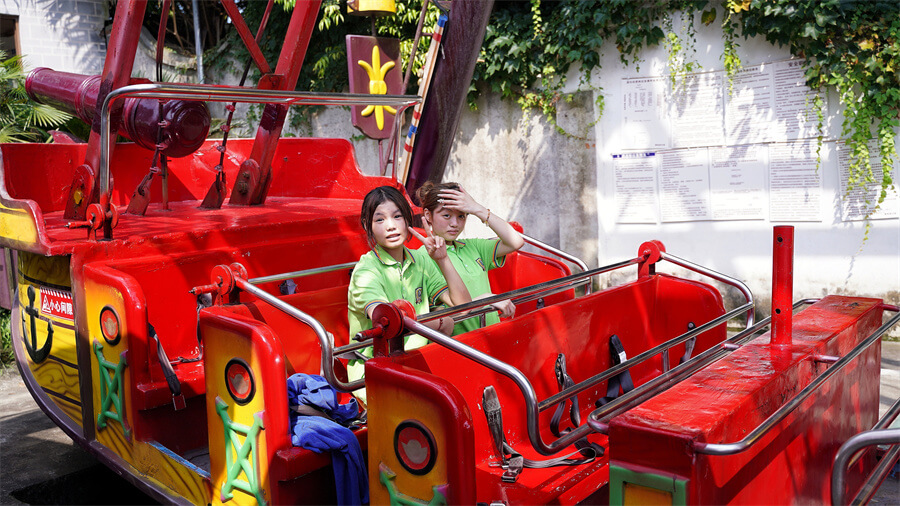 成都新華高級技工學校新生夏令營拓展