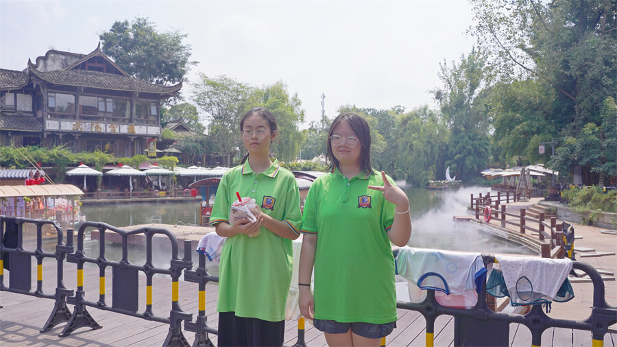 成都新華高級技工學校新生夏令營拓展