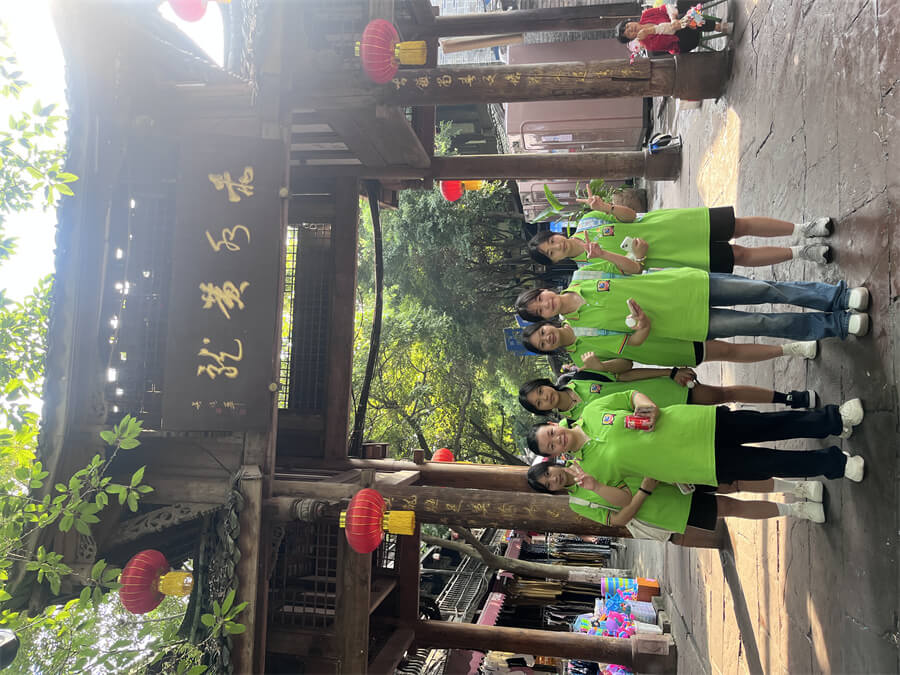 成都新華高級技工學校新生夏令營拓展