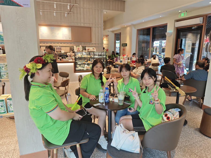 成都新華高級技工學校新生夏令營拓展